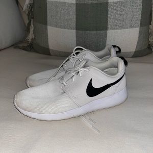 Women’s size 8 Nike white sneakers